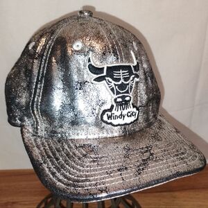 New Era 59Fifty Windy City Chicago Bulls Logo Shiny Silver Black Adjustable Cap